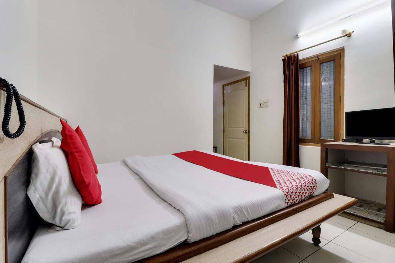 Oyo 45398 Kunal Hotel Etawah Exterior photo